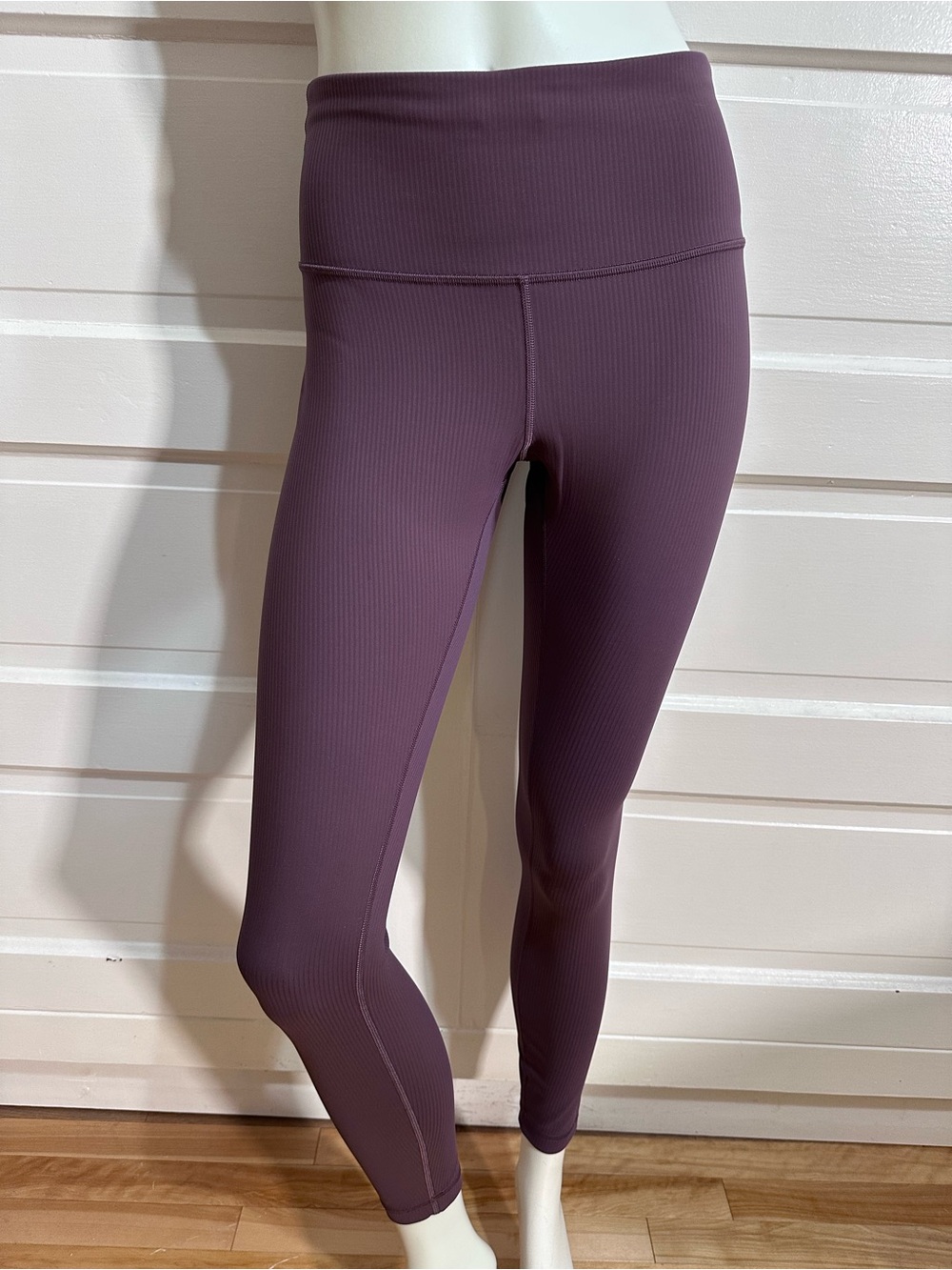 Lululemon Wunder Train High-Rise Ribbed Tight 28" Size 8 Grape Thistle $128
